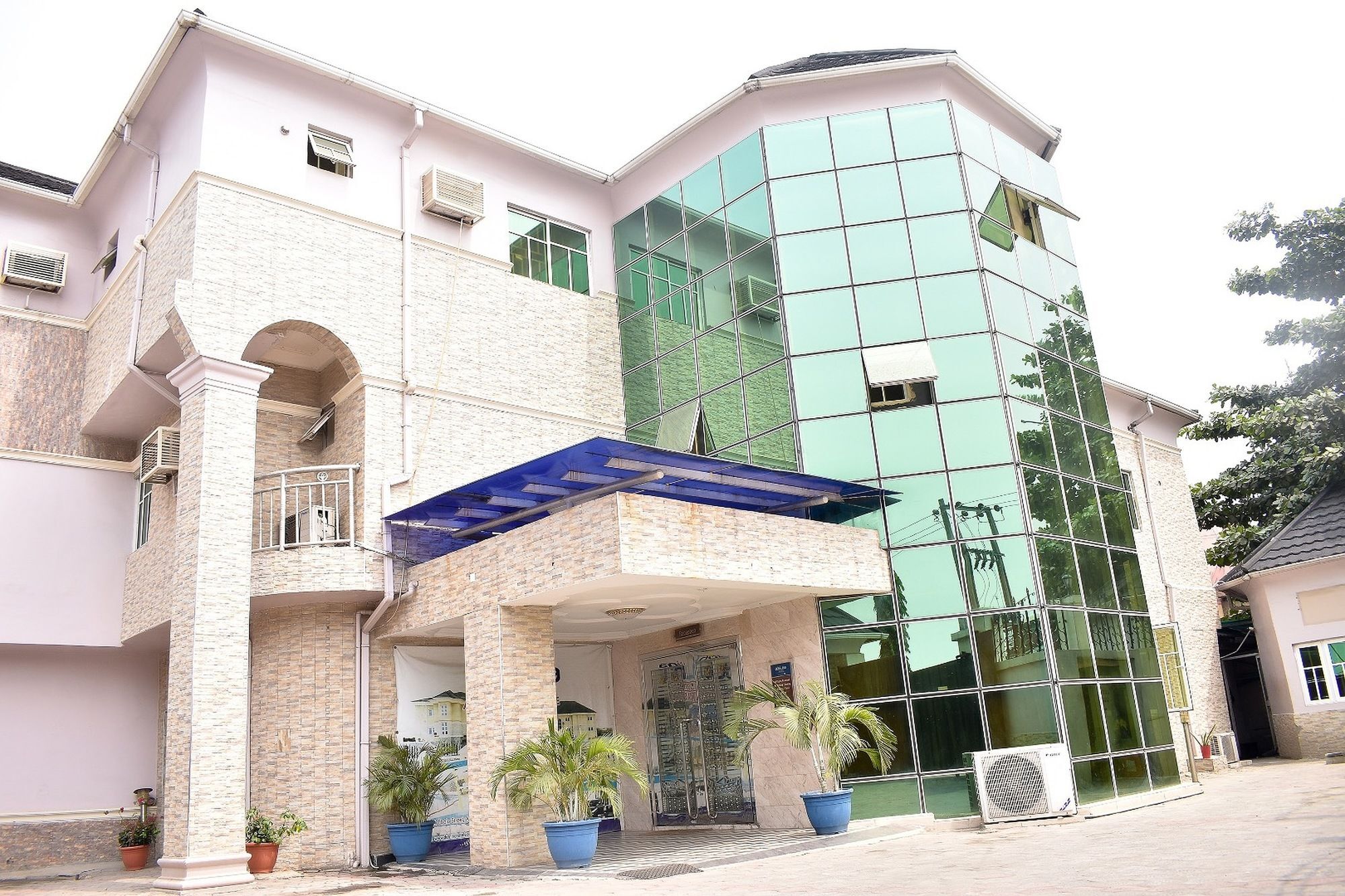 Dublina Suites Festac Town Exterior photo