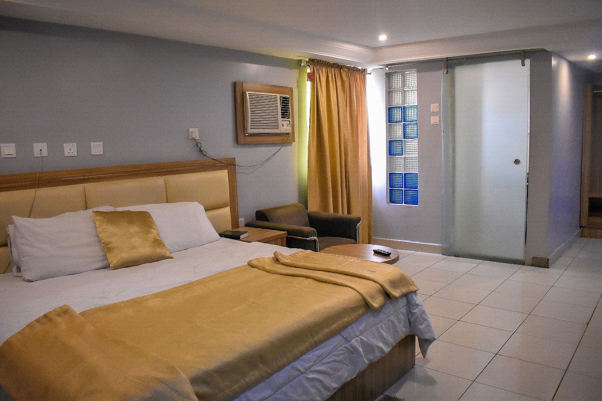 Dublina Suites Festac Town Exterior photo